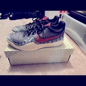 Mamba Rage men’s size 9 brand new never worn.